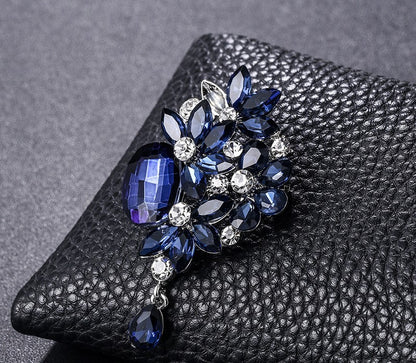 Vintage Court Crystal Pendant Brooch Coat Accessories