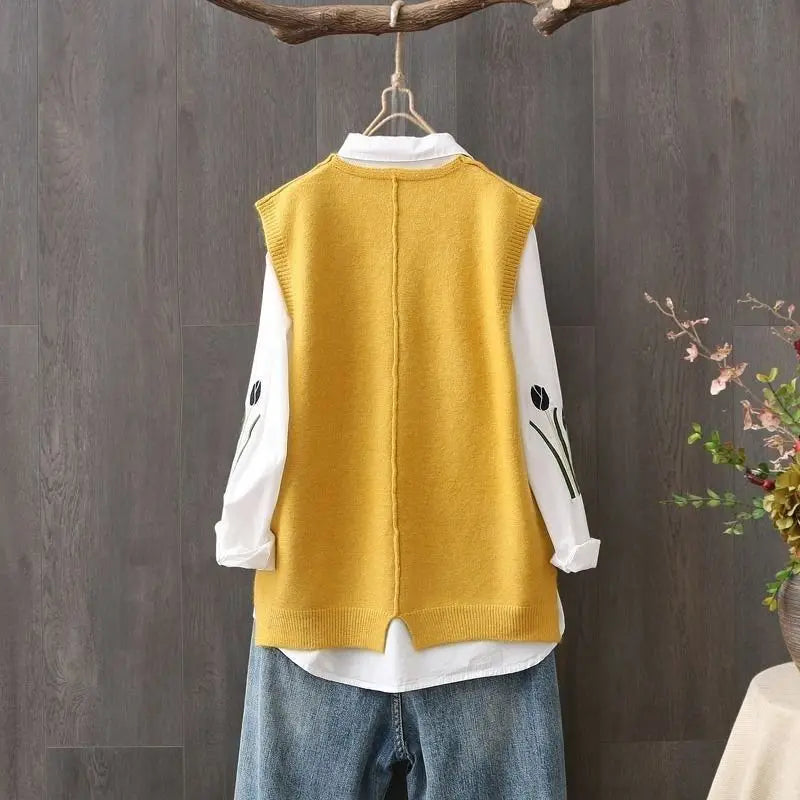 2023 Spring and Autumn New Korean V-neck Knitted Tank Top for Women's Casual Loose Sleeveless Age Reducing Top