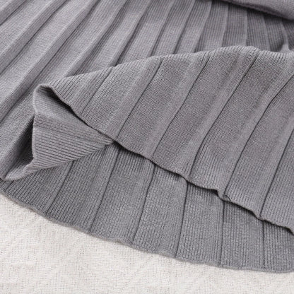 Winter Girls' Simple Grey Student Suit with Teddy Bear Print Pocket V-neck Cardigan and Solid Color Pleated Skirt Two-piece Sets