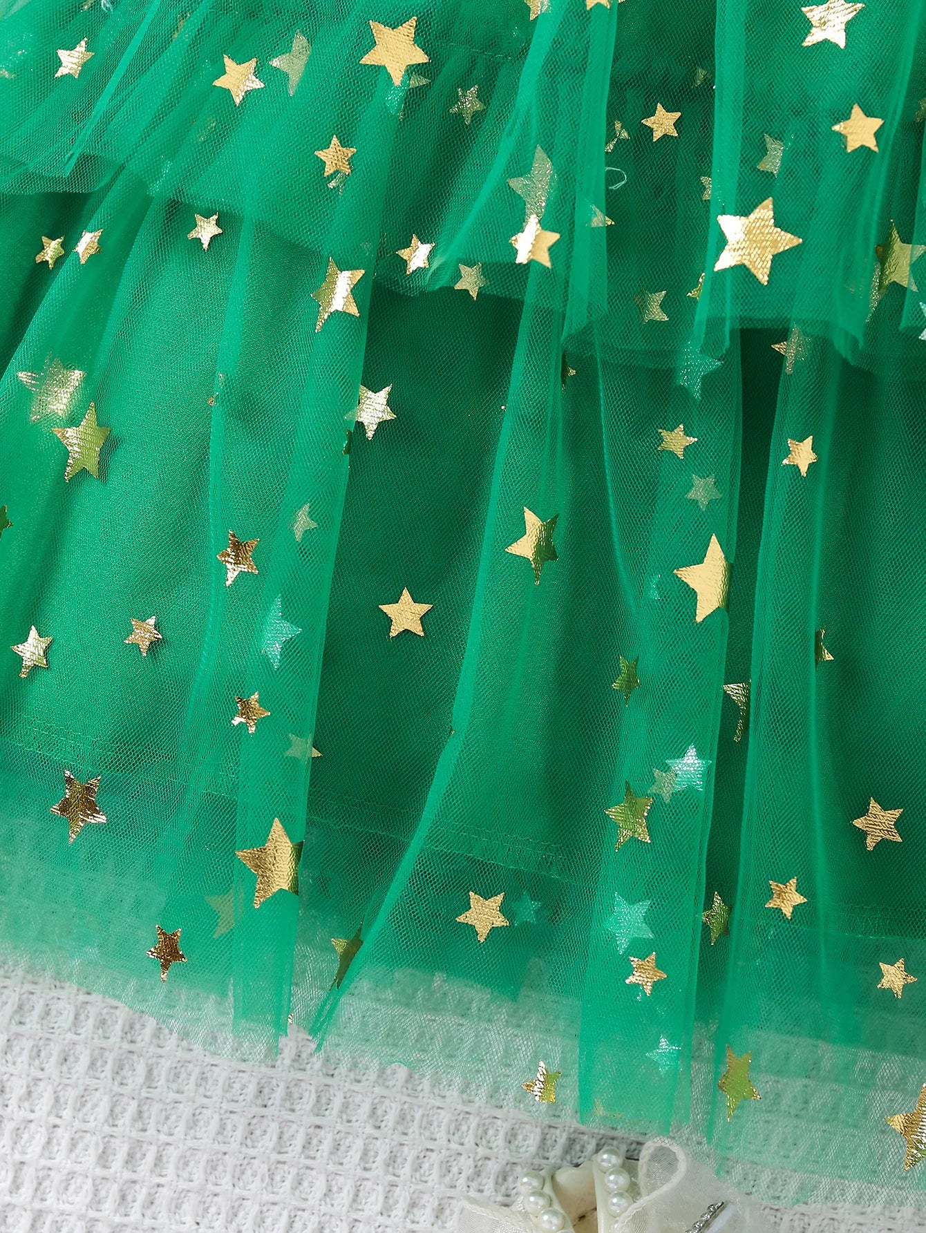 Girls' summer fashion and simplicity: five-pointed star printed cake dress, princess mesh puffy dress, cute halter dress