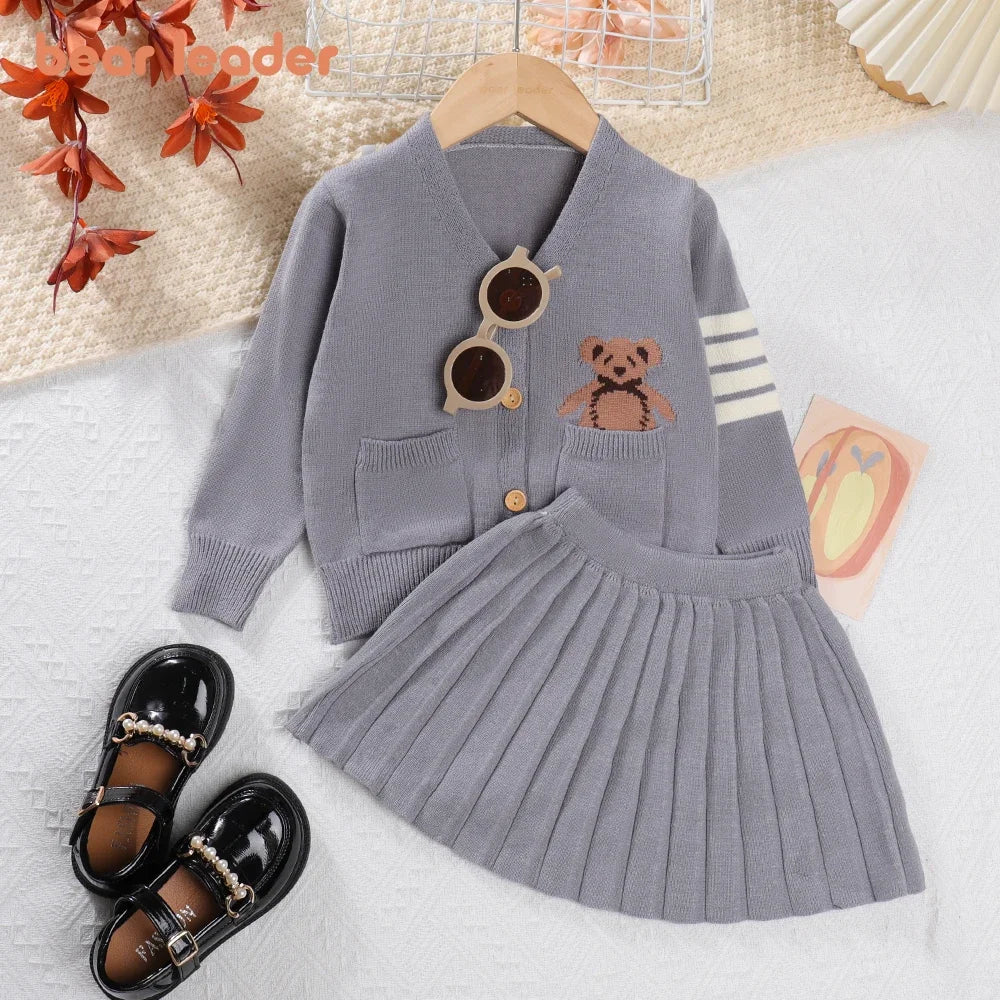 Winter Girls' Simple Grey Student Suit with Teddy Bear Print Pocket V-neck Cardigan and Solid Color Pleated Skirt Two-piece Sets