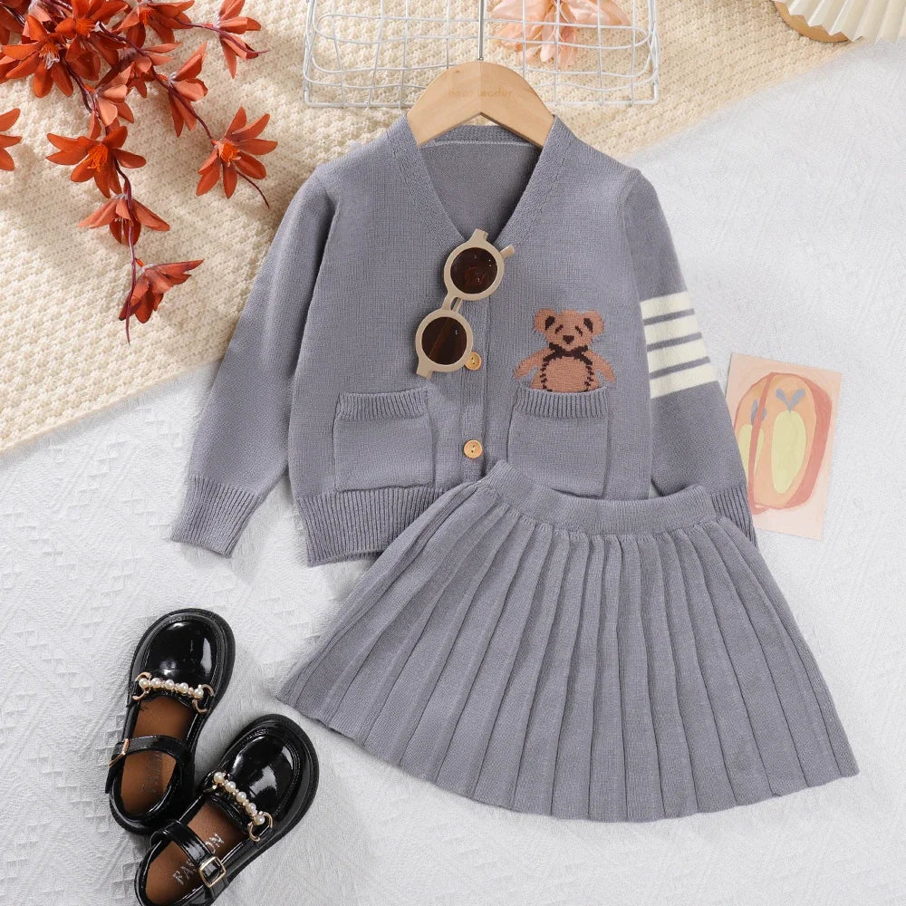 Winter Girls' Simple Grey Student Suit with Teddy Bear Print Pocket V-neck Cardigan and Solid Color Pleated Skirt Two-piece Sets