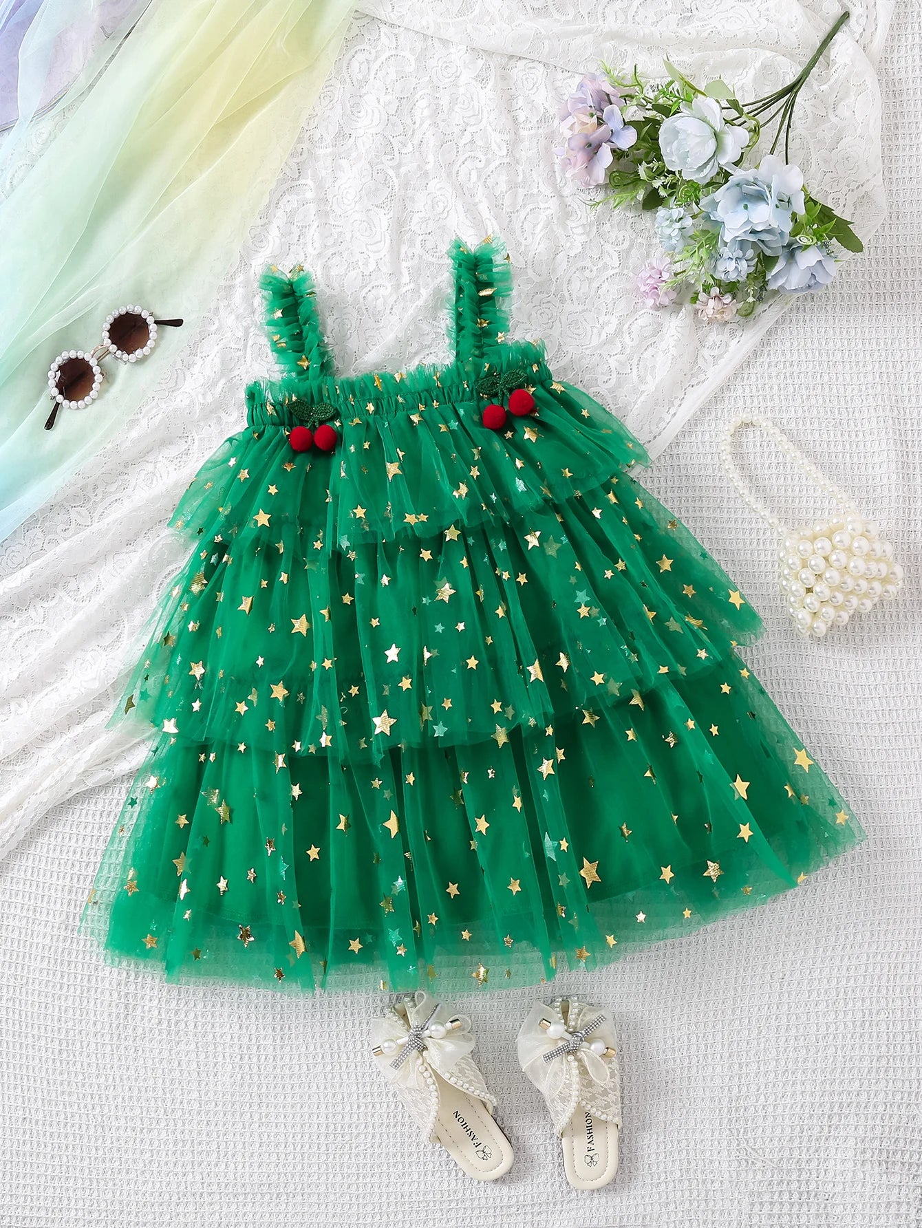 Girls' summer fashion and simplicity: five-pointed star printed cake dress, princess mesh puffy dress, cute halter dress