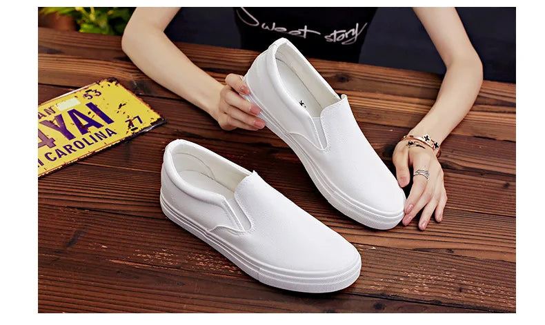 New Shoes for Men Leather Casual Shoes Spring Fashion Concise Flat Shoes 2 Colors Slip-on Loafers