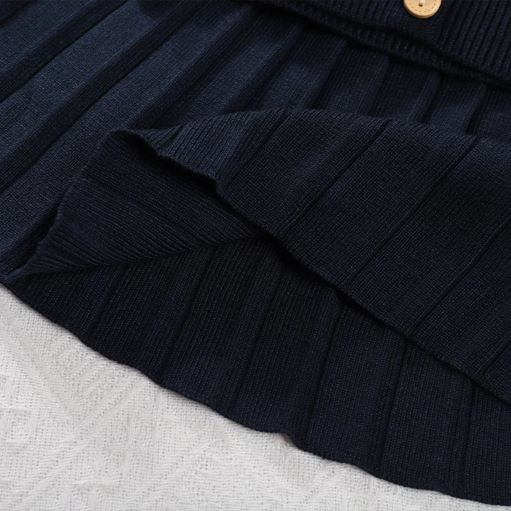 Winter Girls' Simple Grey Student Suit with Teddy Bear Print Pocket V-neck Cardigan and Solid Color Pleated Skirt Two-piece Sets