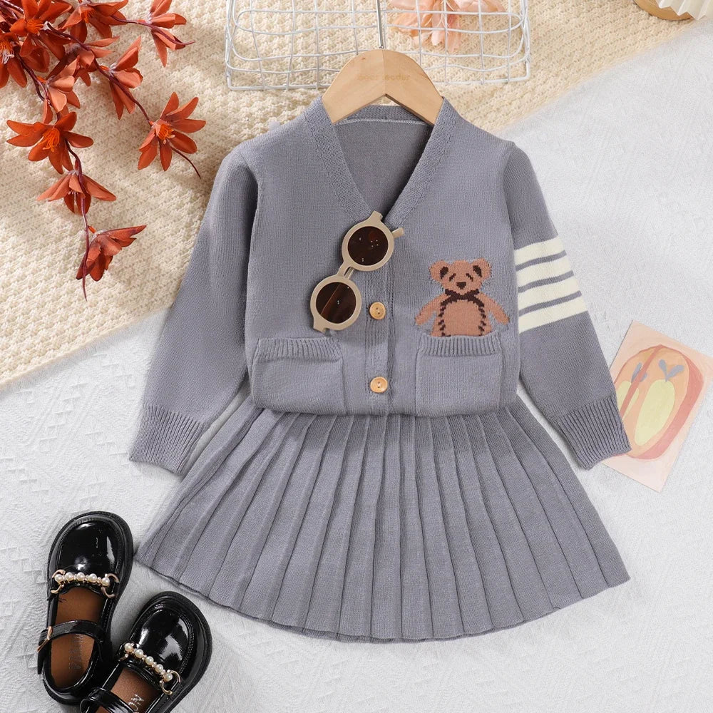 Winter Girls' Simple Grey Student Suit with Teddy Bear Print Pocket V-neck Cardigan and Solid Color Pleated Skirt Two-piece Sets