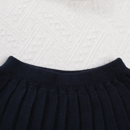 Winter Girls' Simple Grey Student Suit with Teddy Bear Print Pocket V-neck Cardigan and Solid Color Pleated Skirt Two-piece Sets