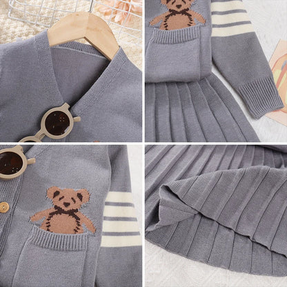 Winter Girls' Simple Grey Student Suit with Teddy Bear Print Pocket V-neck Cardigan and Solid Color Pleated Skirt Two-piece Sets
