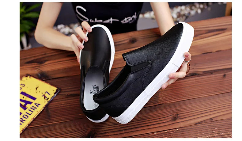 New Shoes for Men Leather Casual Shoes Spring Fashion Concise Flat Shoes 2 Colors Slip-on Loafers