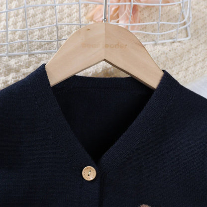 Winter Girls' Simple Grey Student Suit with Teddy Bear Print Pocket V-neck Cardigan and Solid Color Pleated Skirt Two-piece Sets